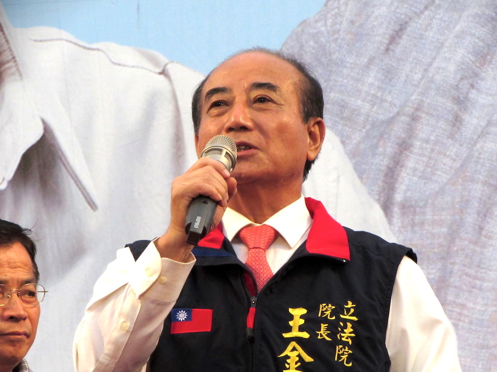 立法院長王金平26日上午帶著國民黨籍不分區立委被提名人前往中選會進行登記，他強調，國會改革工作刻不容緩，27日將邀集朝野各黨團，就推動國會改革議案進行協商。圖：新頭殼資料照片