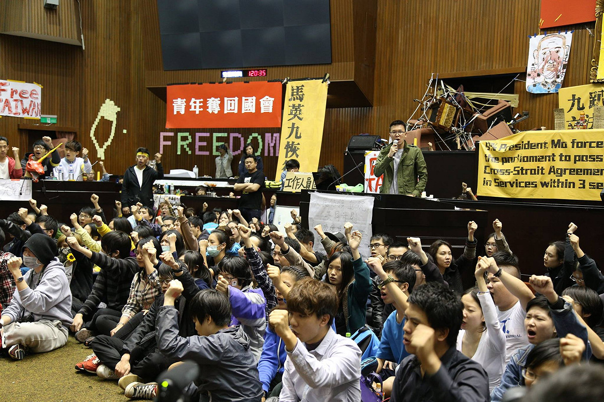 對於政府黑箱作業處理服貿協議所引發的爭議與學生運動，台大數學系今（22）日發表聲明，支持學生與社會大眾一同關心監督政府，並支持學生行動的正當性。圖：新頭殼資料照片