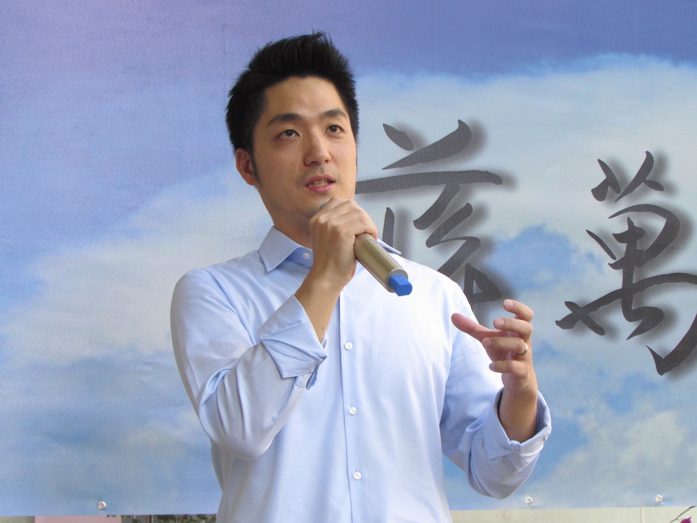 蔣家第4代的蔣萬安今(1)天召開記者會，說明參選台北市第3選區立委的個人心路歷程。圖：邱珮文/攝