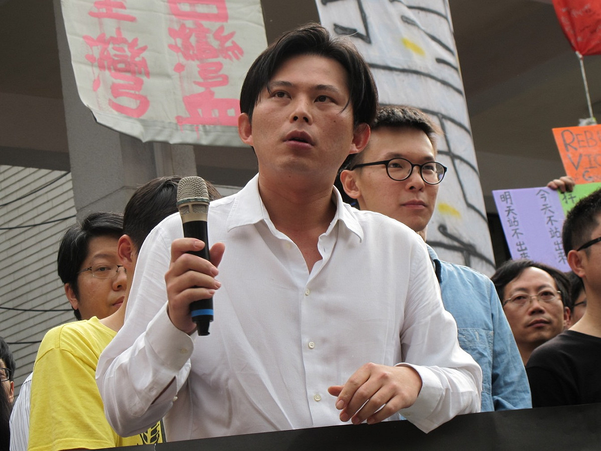 民眾黨主席黃國昌日前出版《向光前行》新書，並在書中疑似提及自己是當年太陽花學運第一批帶學生衝進立院。不過，這說法隨即遭資深媒體人陳信聰打臉。 圖：新頭殼資料照片