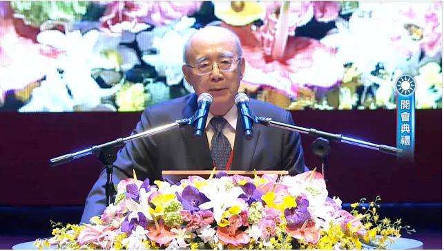 前國民黨主席吳伯雄17日安慰洪秀柱，「與其我欠別人，不如大家欠我」。圖：翻攝自YouTube