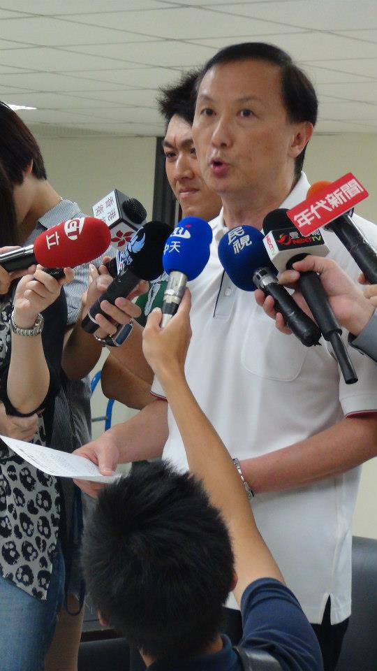 台北市議員李新表態參選國民黨主席，並表明玩真的，打死不退。圖：翻攝臉書