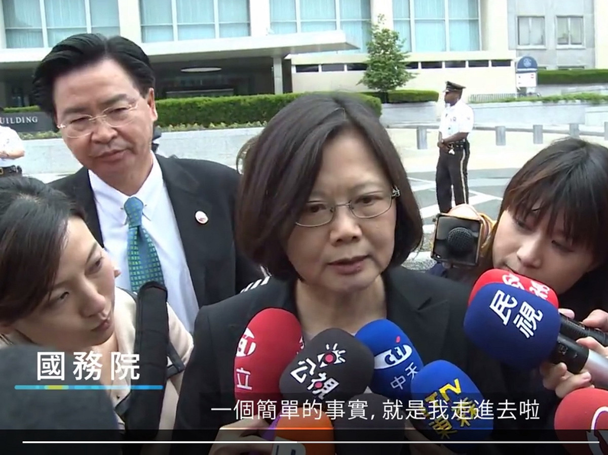 民進黨主席蔡英文19日在臉書貼出她走出美國國務院大樓的影片。圖：翻拍自臉書
