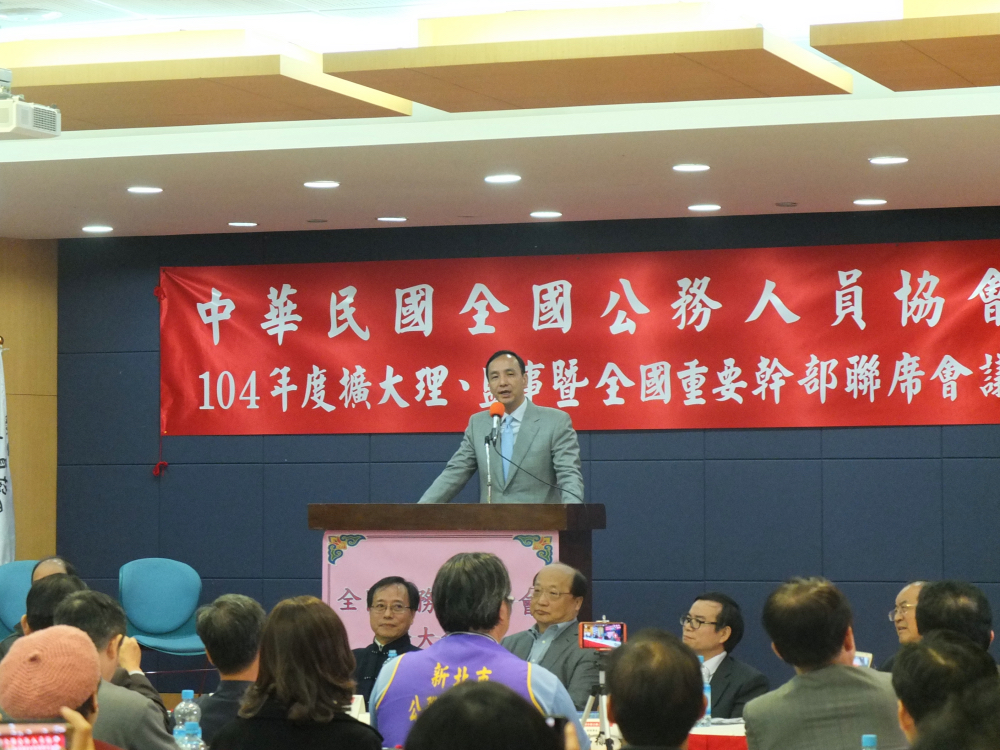 國民黨總統候選人朱立倫8日表示，像政黨輪替後出現公務員調職、大逃亡的情況，是大可不必。圖：翁嫆琄/攝