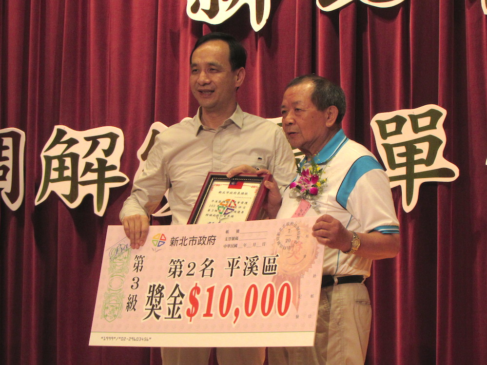 國民黨主席朱立倫7日表示，政策會執行長賴士葆向總統馬英九提議，請馬發揮兩岸政策的專業，與洪秀柱談一下。圖：邱珮文/攝