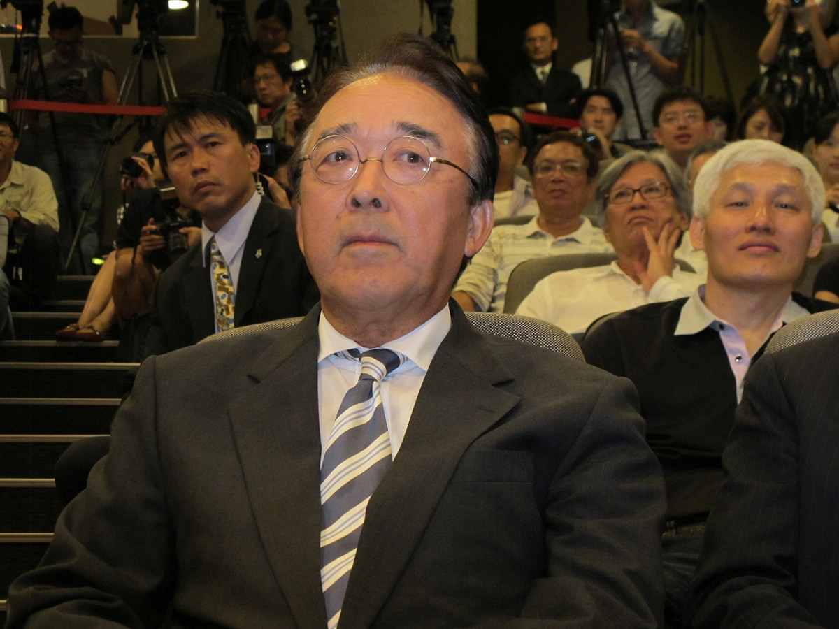 日本交流協會代表沼田幹夫自嘲是「狗去豬來」裡狗的代表。圖：林朝億/攝