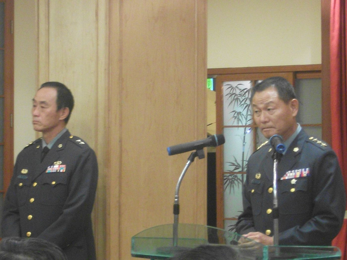 陸軍司令部今日晚間臨時召開記者會，對於洪仲丘參加旅部離營座談發表建言，慘遭報復一事予以否認。圖：涂鉅旻/攝