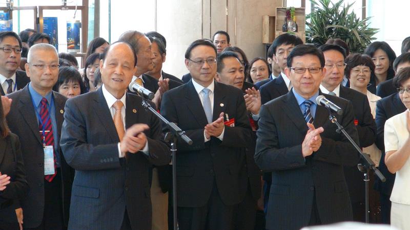 海基會董事長林中森（前左）24日抵達福州，海協會會長陳德銘（前右）在福州世茂洲際酒店歡迎。圖：中央社