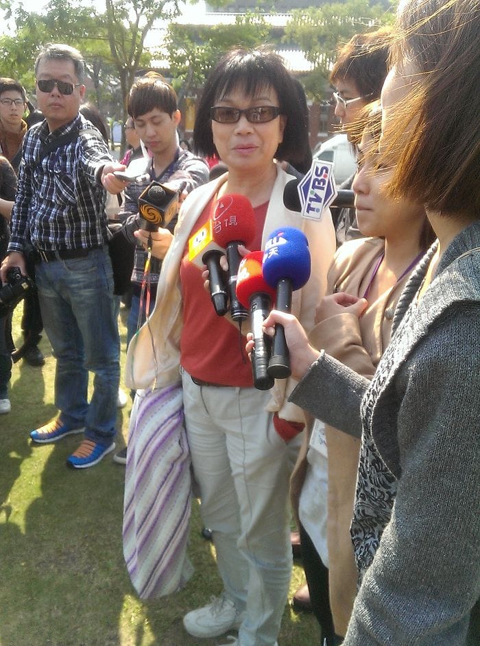 因「部會輪流失火，可喘口氣」的發言引發失言批評的龍應台，今(19)日上午解釋說，政府各部會都很辛苦，都可能變苦主，昨天真的只是朋友之間的聊天。她說，「無心之言被說成失言，豈不換我變苦主了？」圖：莊崇暉/攝