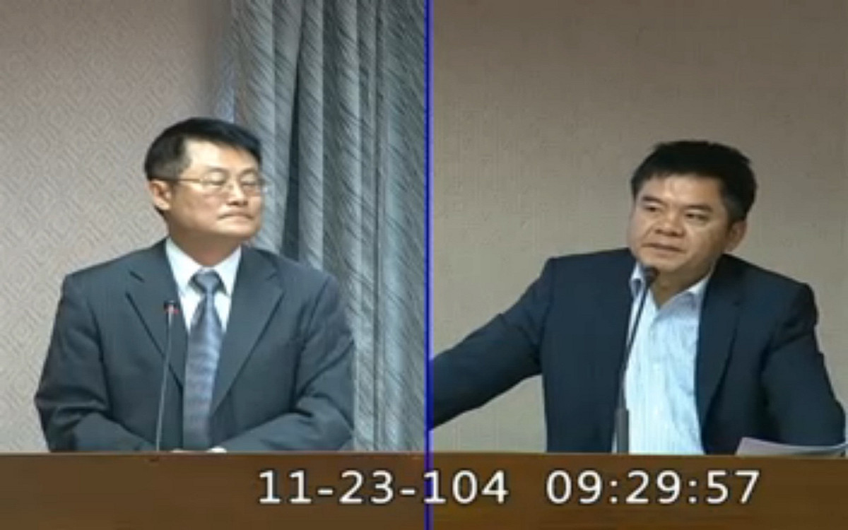 內政部部政務次長陳純敬(圖左)23日於立法院出席內政委員會備詢。圖：翻攝自立法院議事轉播IVOD系統