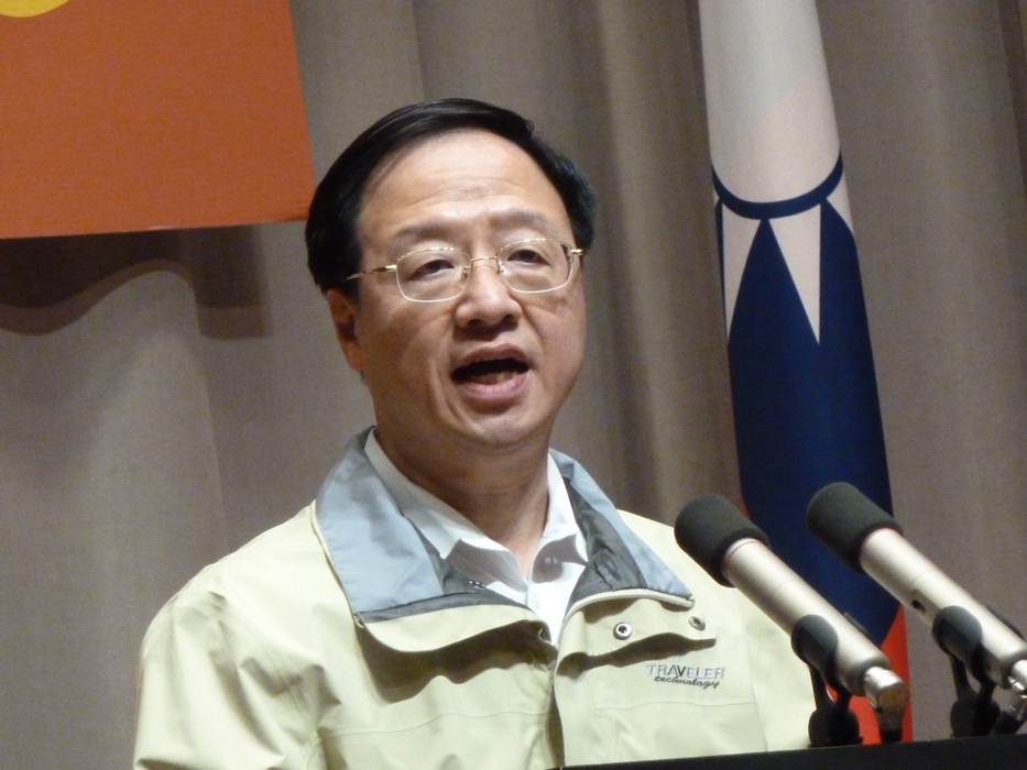 行政院長江宜樺今(22)天下午到立法院外探視反服貿學生、雙方對話沒有交集遭打斷後，返回行政院舉行長達30分鐘的記者會。圖：謝莉慧/攝