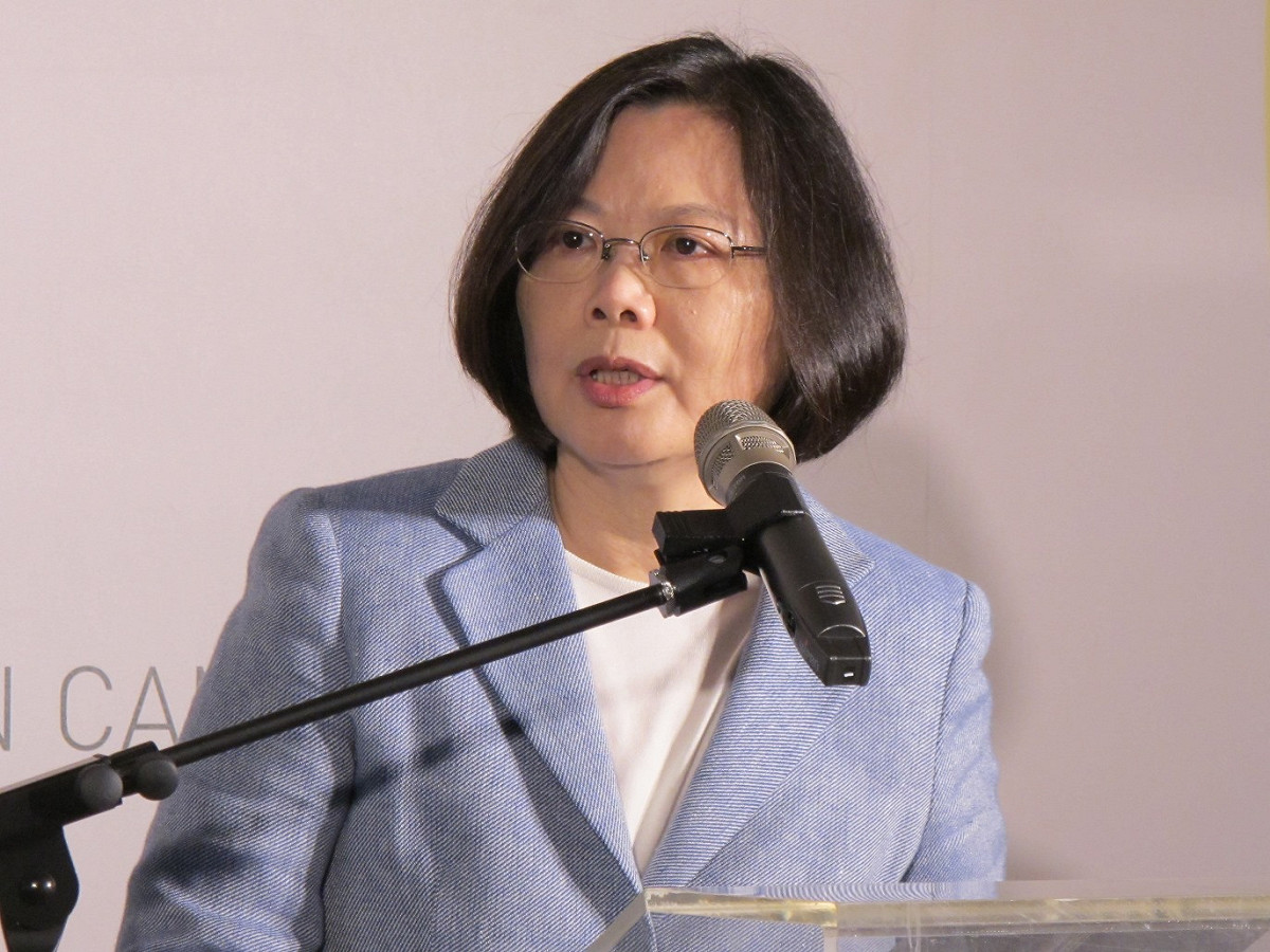 民進黨總統候選人蔡英文競選辦公室成立，她25日說，拼了命也要改變這個國家。圖：林朝億/攝