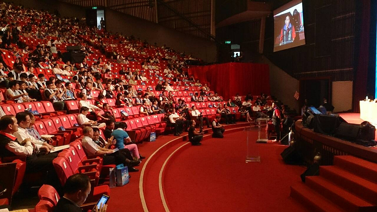 國民黨19日召開全代會，輪到黨代表發言時間，前排座位的黨高層已幾乎走光，有黨員因此不滿地問「我們的話要講給誰聽？」圖：邱珮文/攝