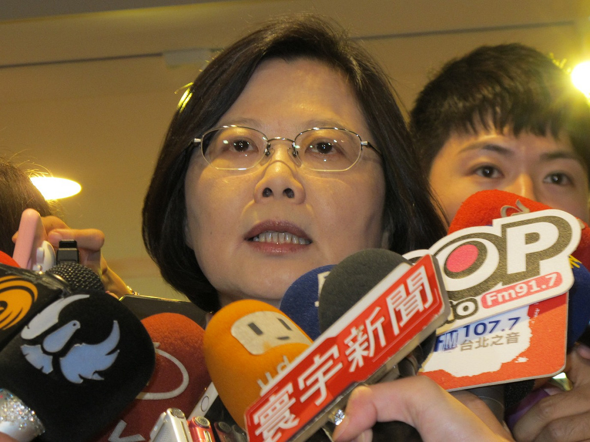 民進黨主席蔡英文12日批評總統馬英九接受外媒採訪時，只會提兩岸的問題。圖：林朝億/攝