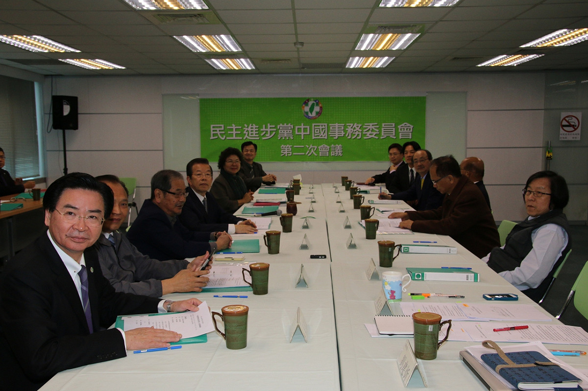 民進黨9日舉行中國事務委員會，前AIT執行理事施藍旗對於民進黨的不友善談話成為焦點。圖：民進黨記者聯誼會提供