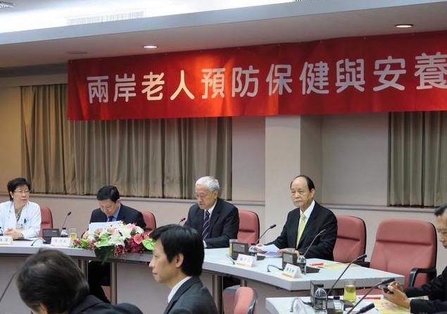 中國海協會會長陳德銘1日前往長庚大學參加兩岸老人預防保健與安養論壇。圖：中央社