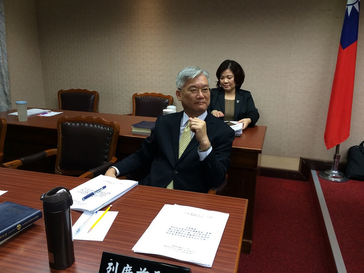 陸委會主委夏立言6日在立院表示，國民黨主席朱立倫所提「兩岸同屬一中」的說法，應和「一中各表」差不多，但他也坦承，國內確實沒有人用過這種說法。圖：符芳碩/攝