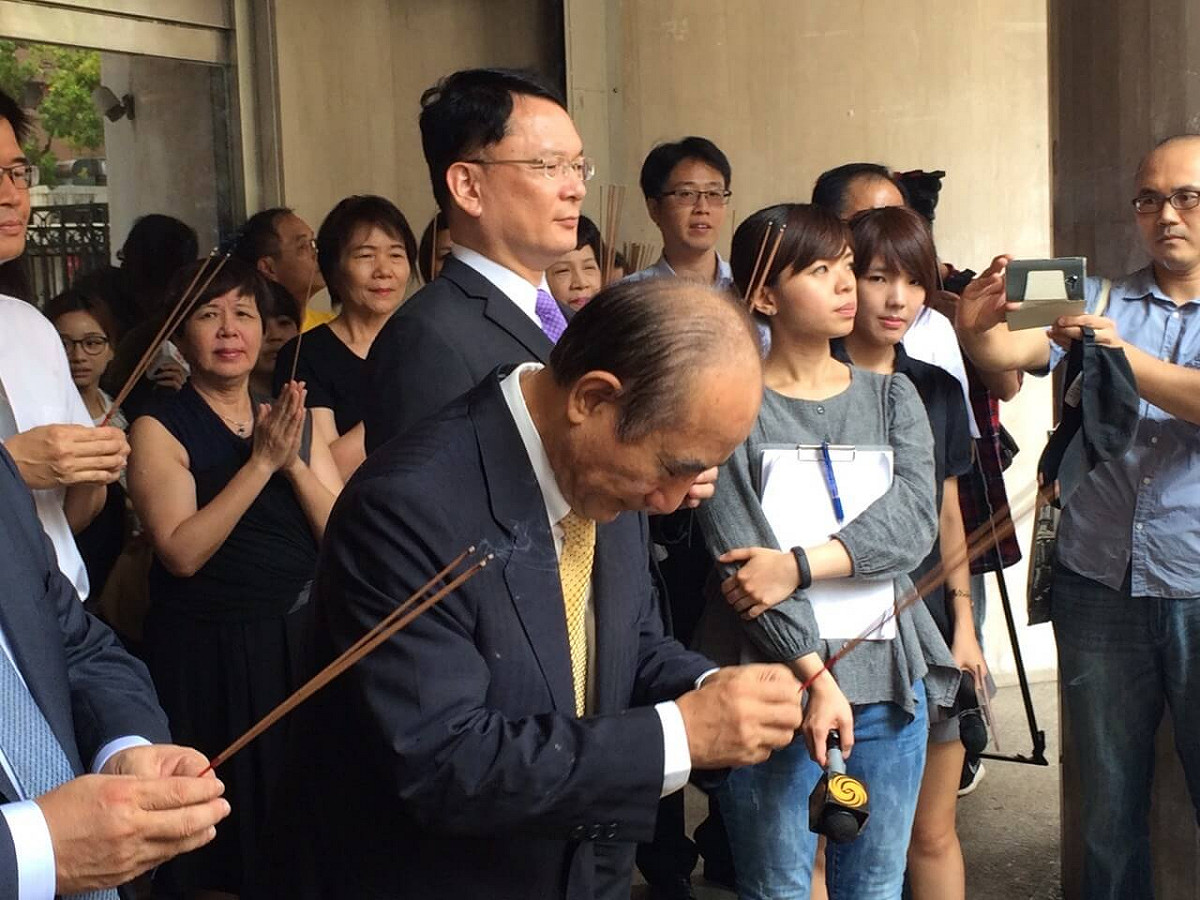 立法院長王金平14日中午率領立院同仁至群賢樓進行7月普渡。圖：符芳碩/攝