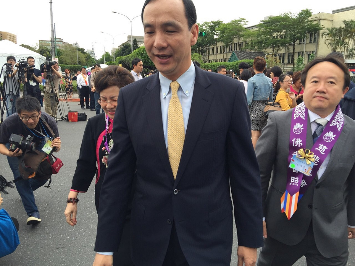 國民黨主席朱立倫10日上午出席活動時，被問到2016總統大選是否有可能和立法院長王金平形成「王朱配」的問題表示，「不預設立場」，他強調，希望黨內所有黨內優秀同志趕快領表、登記。圖：劉奕霆/攝