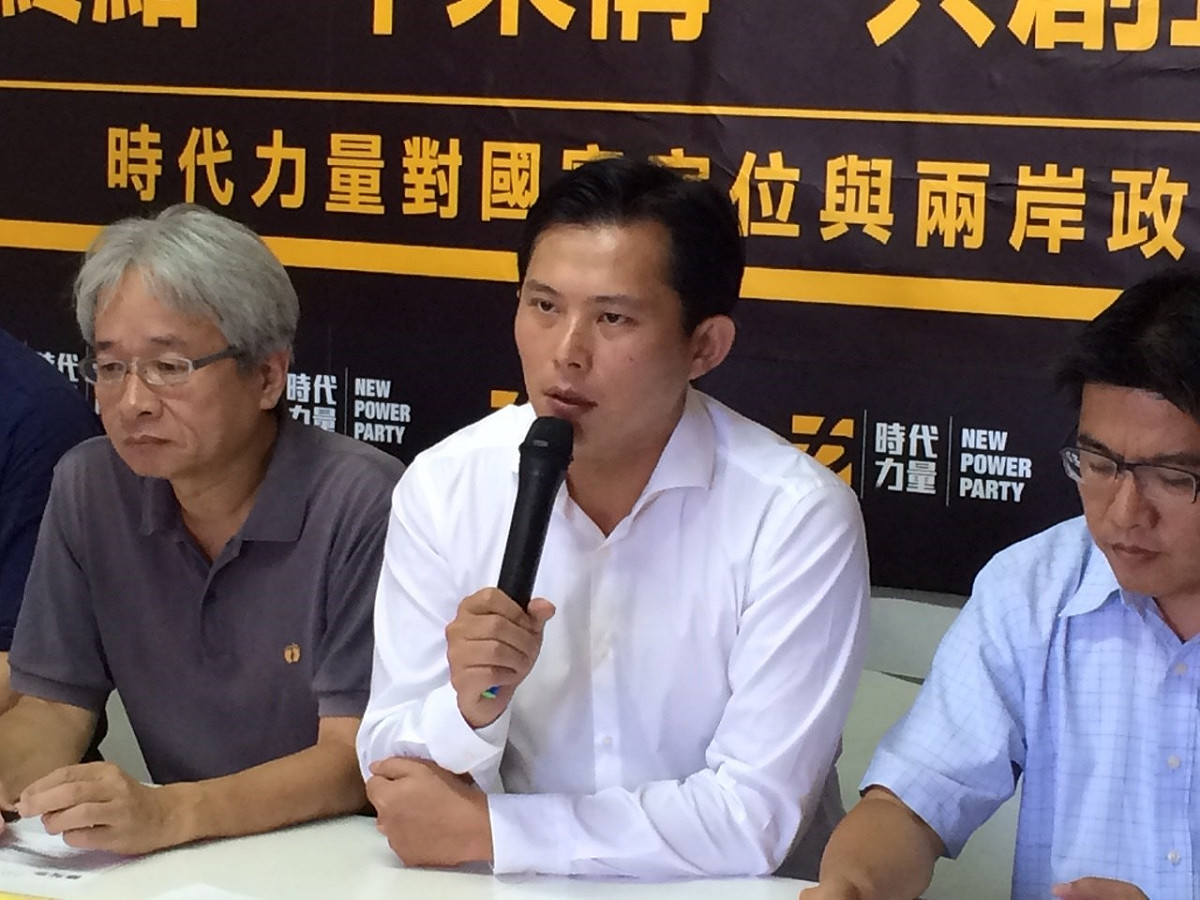 時代力量建黨工程總隊長黃國昌8日說，不可能擔任民進黨不分區立委。至於與友黨合作，他則指出都可以談，但時代力量的腳步不會停下來。圖：符芳碩/攝