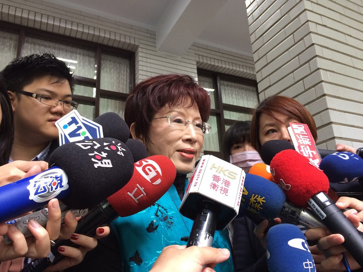 立法院副院長洪秀柱今(15)天證實，確實曾為馬英九總統致電朱立倫，「找了一晚上」朱才回電說心情很亂，要考慮一些事情之後再回電給馬，但後來有沒有回電，她不知道。圖：新頭殼資料照片