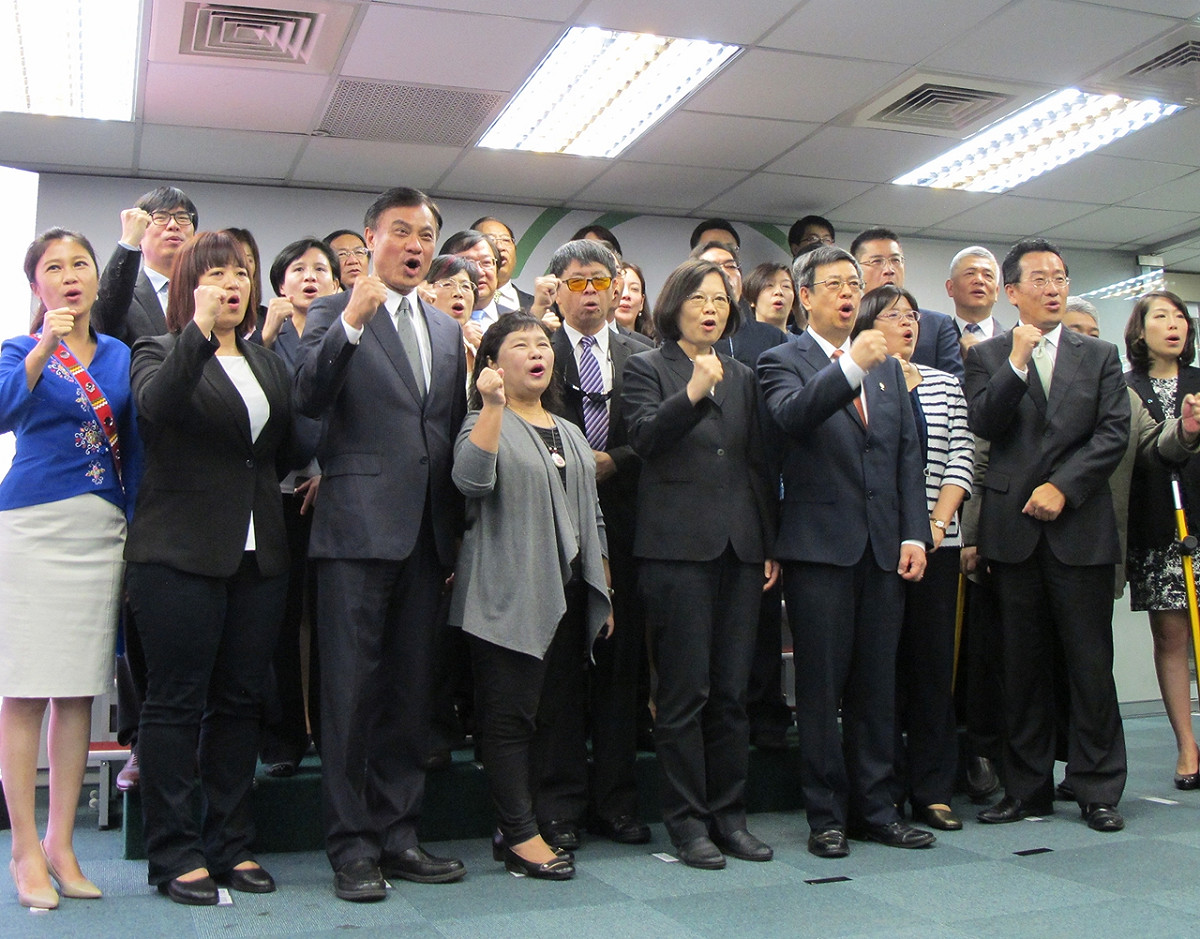 民進黨主席蔡英文24日表示，這次提出的不分區立委名單是「很不民進黨」的。圖：林朝億/攝