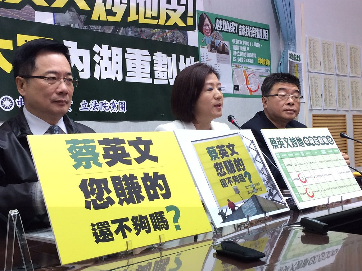 國民黨立委蔡正元酸，難道民進黨總統候選人蔡英文賺得還不夠多？圖：符芳碩/攝