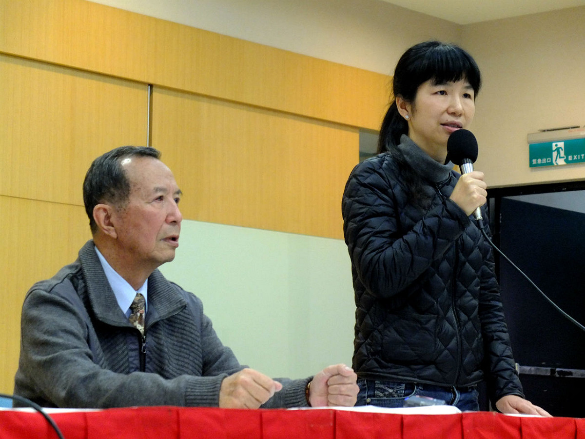 勞乃成的姐姐勞乃慧今(9)日表示，勞家非權貴，希望社會能還給他們一個公道。圖：翁嫆琄/攝