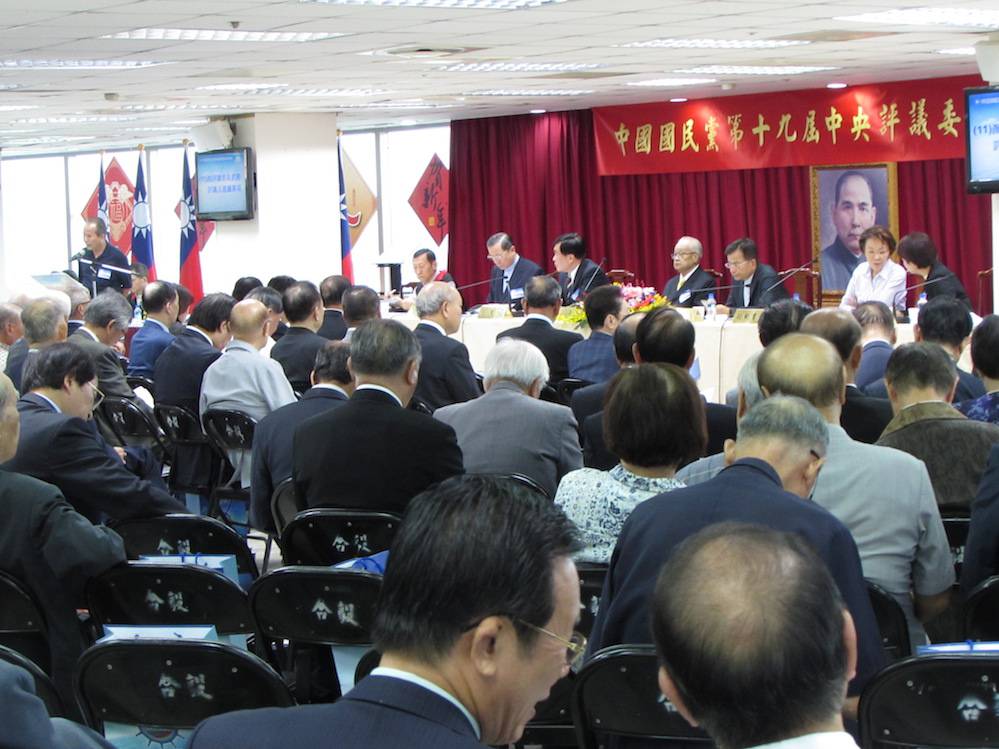 國民黨20日舉行第19屆中評會第3次會議，中評委高宗仁提案指出，228事件其實是毛澤東所策劃，台獨者將228事件歸罪於蔣是忘恩負義。圖：邱珮文/攝