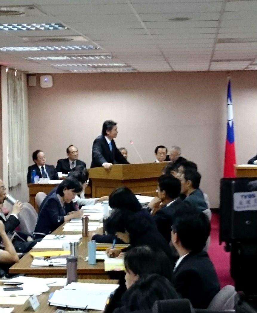 國安會秘書長金溥聰今(23)日表示，他是在前國安局局長蔡得勝的建議下，才去聽取相關單位的業務報告，只是依循慣例。圖：翁嫆琄/攝。