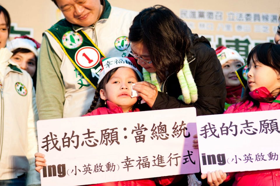 台灣第一位「女總統」的想像，在女性選票的動員上，可能會有預想不到的效果。圖片來源：翻攝自蔡英文臉書。