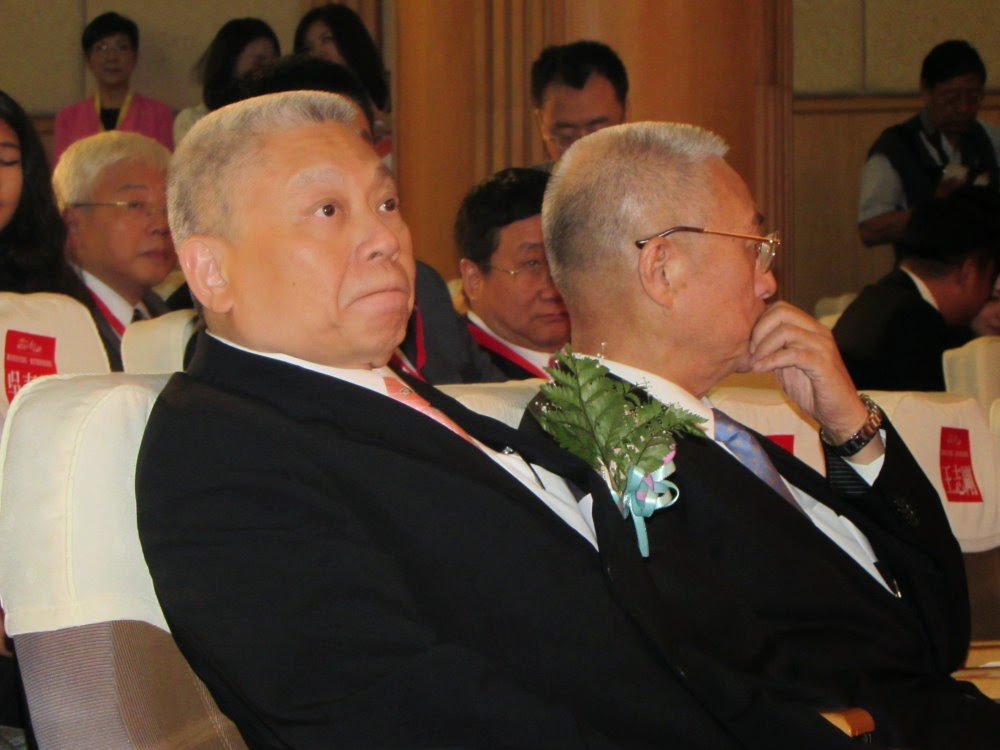 台北市長柯文哲明(17)日將率團前往上海參加「2015台北上海城市論壇」，並帶領不少局處長出席。不過，傳出旺旺集團董事長蔡衍明也將應中國邀請，出席柯文哲抵滬後的首日晚宴。圖：新頭殼資料照片
