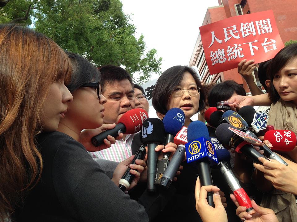 民進黨倒閣失敗，前民進黨主席蔡英文說，總統、院長以及政府必須要有負責任的態度。今天的倒閣行動，其實是有很多人民的支持。圖：蔡英文臉書