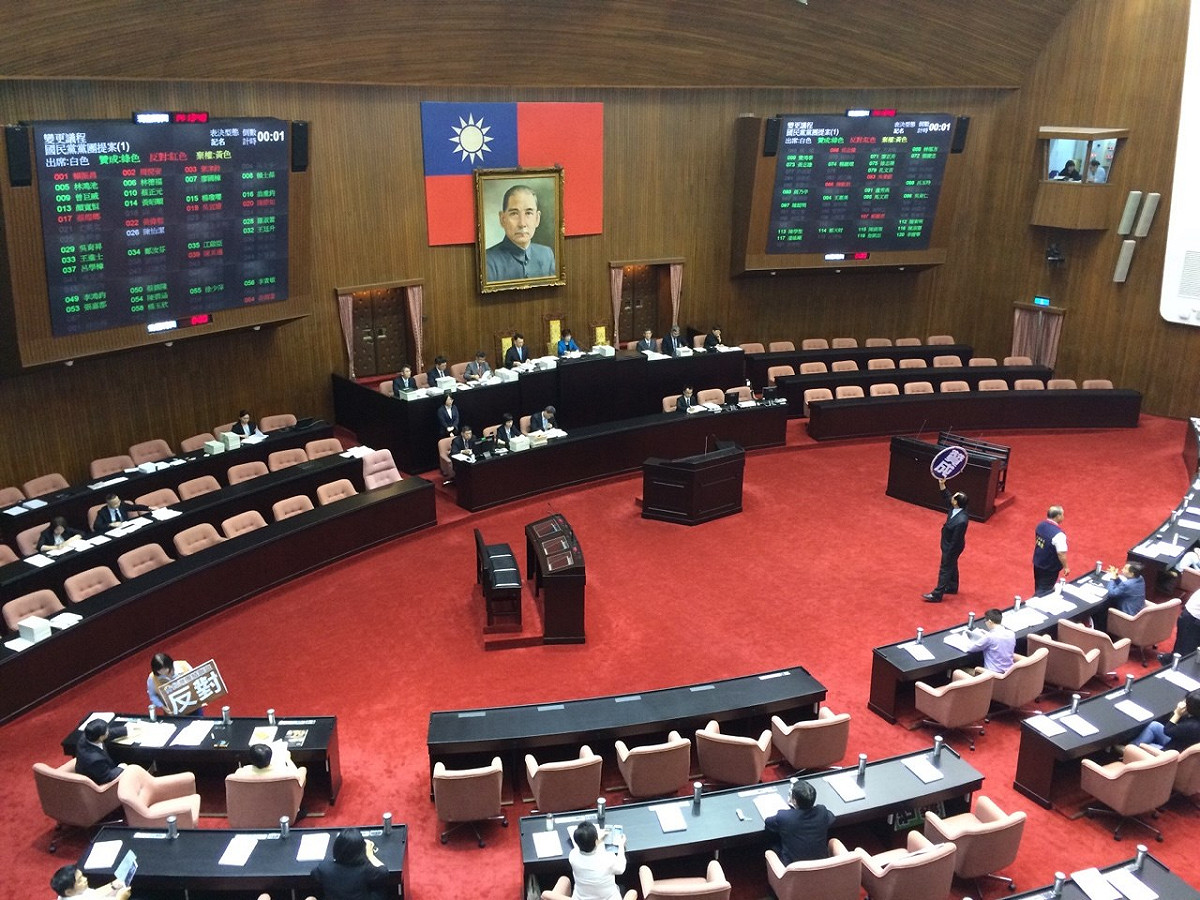 為爭取《兩岸協議監督條例》主審權，立法院會8日再度展開表決戰，最後因國民黨不參與表決，人數不足，院會宣布休會，12日再戰。圖：符芳碩/攝
