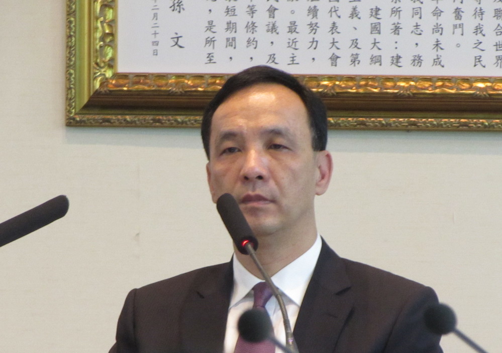 剛獲連任的中常委李昭平2日表示，目前黨正面臨存亡之秋，建請朱立倫「以主席之尊，屈就擔任本黨副總統候選人」。圖：邱珮文/攝