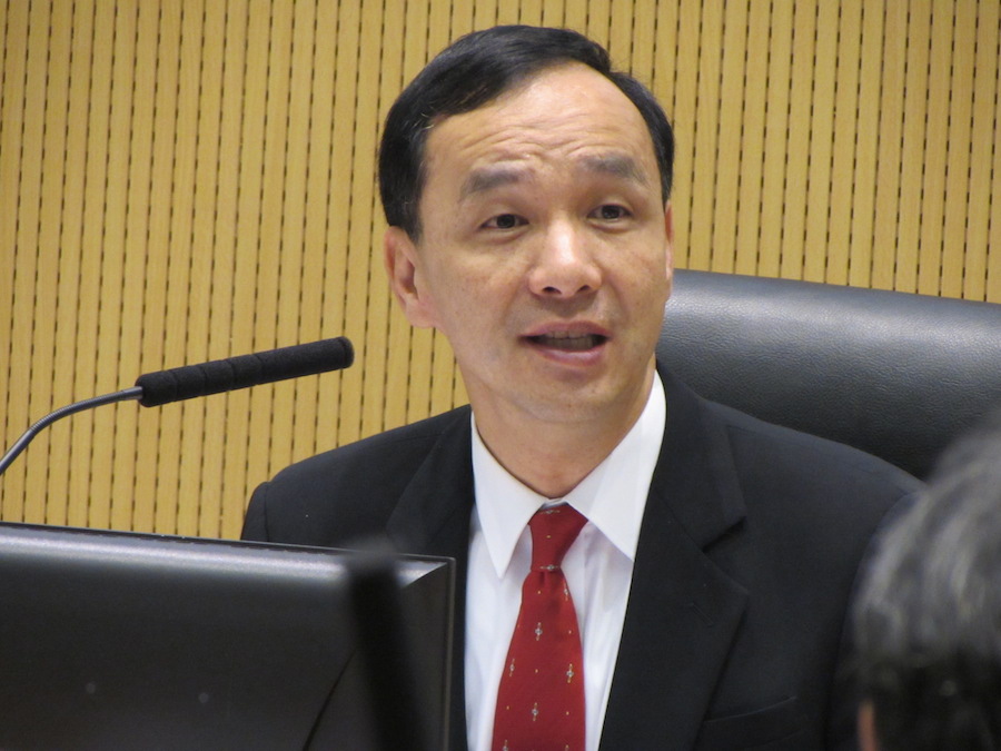 國民黨主席朱立倫28日表示，赴中申請一切按照規定填表，相信內政部會依相關法規審查。圖：新頭殼資料照片