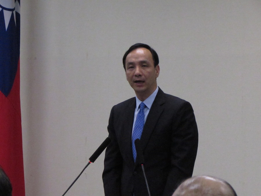 國民黨中常會5日邀請「飲食革命基金會」的樊欣佩談飲食革命，國民黨主席朱立倫表示，會要求「院黨團、政策會共同推出一部台灣健康的飲食教育法」。圖：邱珮文/攝