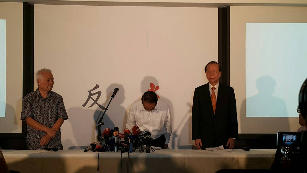 宋楚瑜21日上午公布第2支競選影片，同時也為戒嚴時期作為撕裂台灣鞠躬道歉。圖：符芳碩/攝