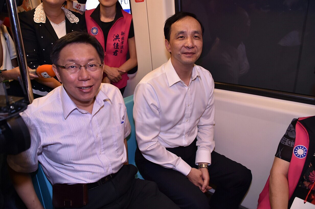 新北市長朱立倫5日下午出席臺北捷運土城線延伸段頂埔站完工通車典禮，會後回應洪秀柱的兩岸主張，他認為洪是基於「九二共識」，符合黨的立場。圖：台北市政府提供