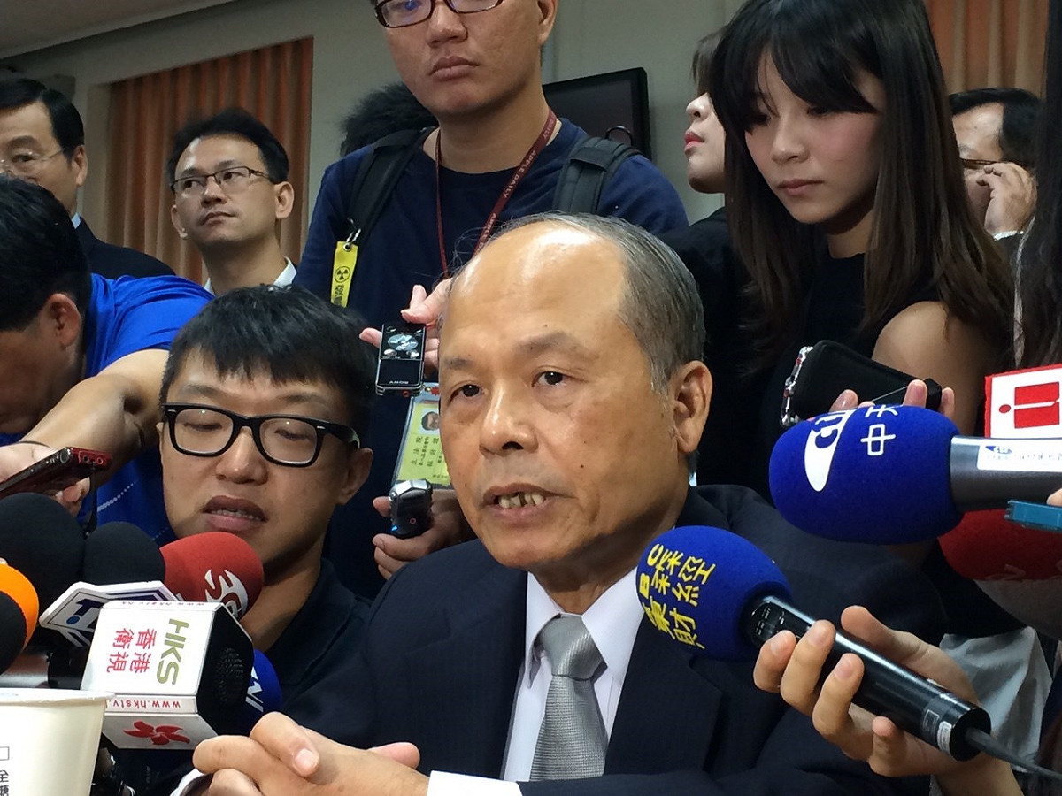 財政部長張盛和15日說，希望證所稅盡快修正，讓股市爭議盡快落幕。圖：符芳碩/攝