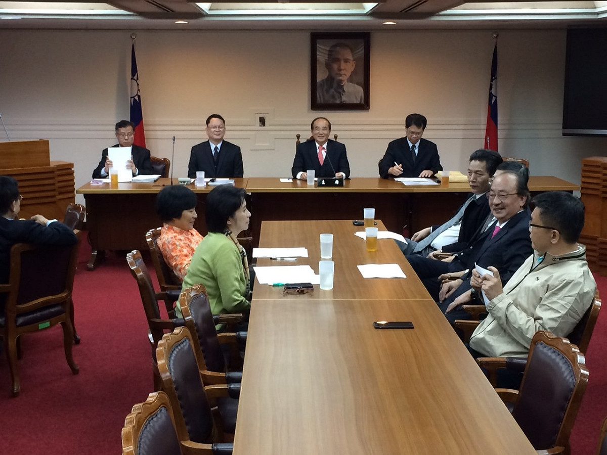 立法院長王金平9日召開朝野協商，討論國會改革議題。民進黨黨團總召柯建銘會後強調堅決反對逕付二讀。
圖：新頭殼資料照片