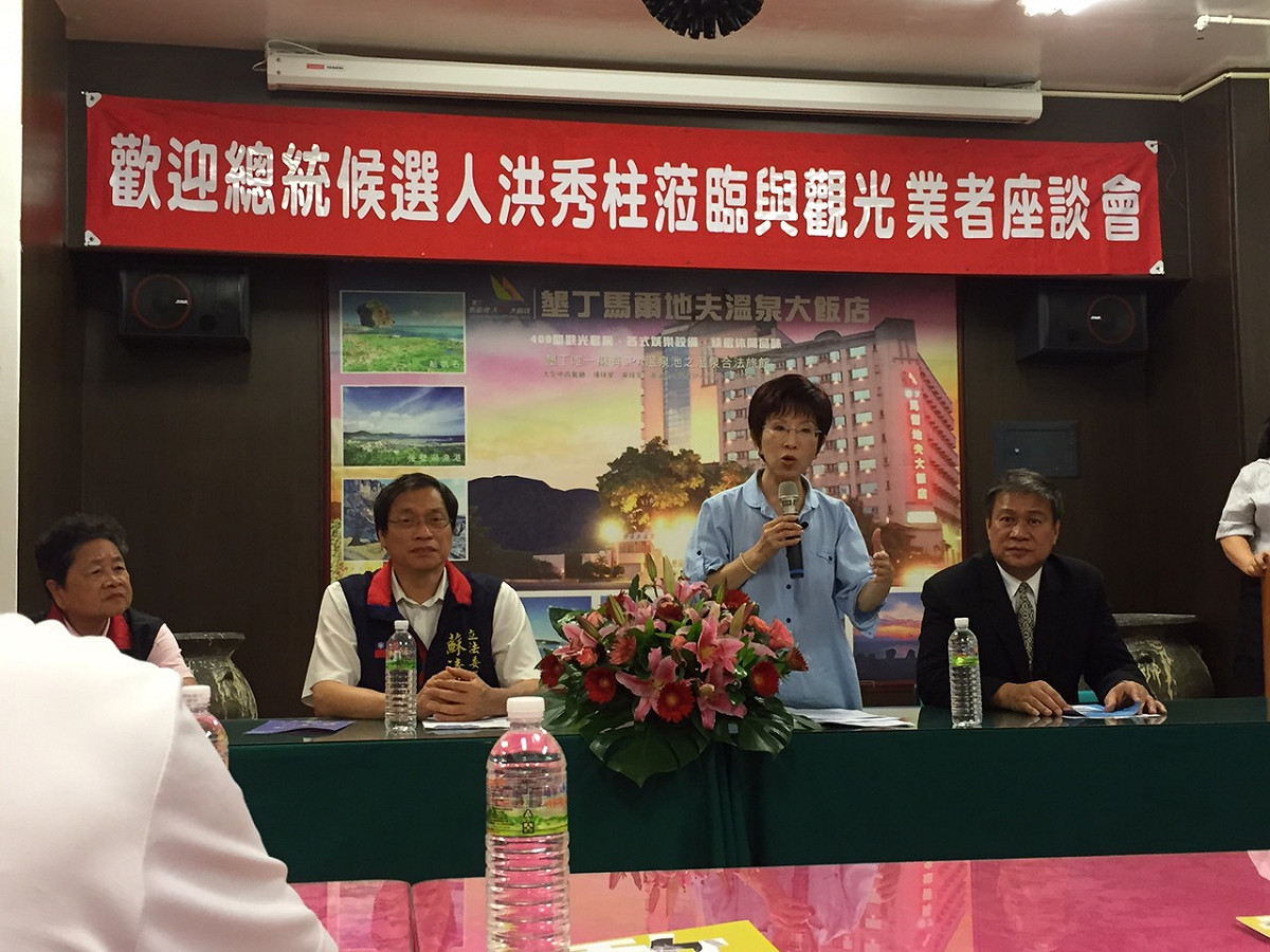 國民黨總統參選人洪秀柱10日重申，必須要安全、電力供應穩定下，再逐漸減核，否則如果電力不足，觀光客不會來。圖：洪秀柱辦公室提供