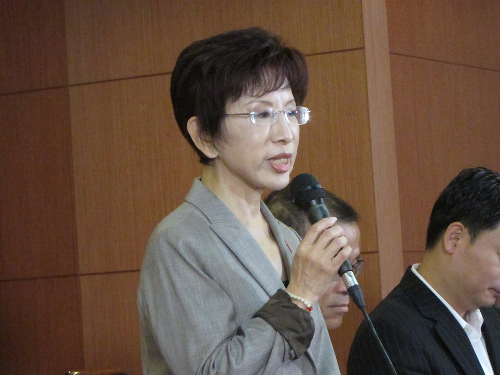 為解決青年失業、企業缺工問題，國民黨總統參選人洪秀柱28日提出「國家職能給力學院」政策。圖：邱珮文/攝