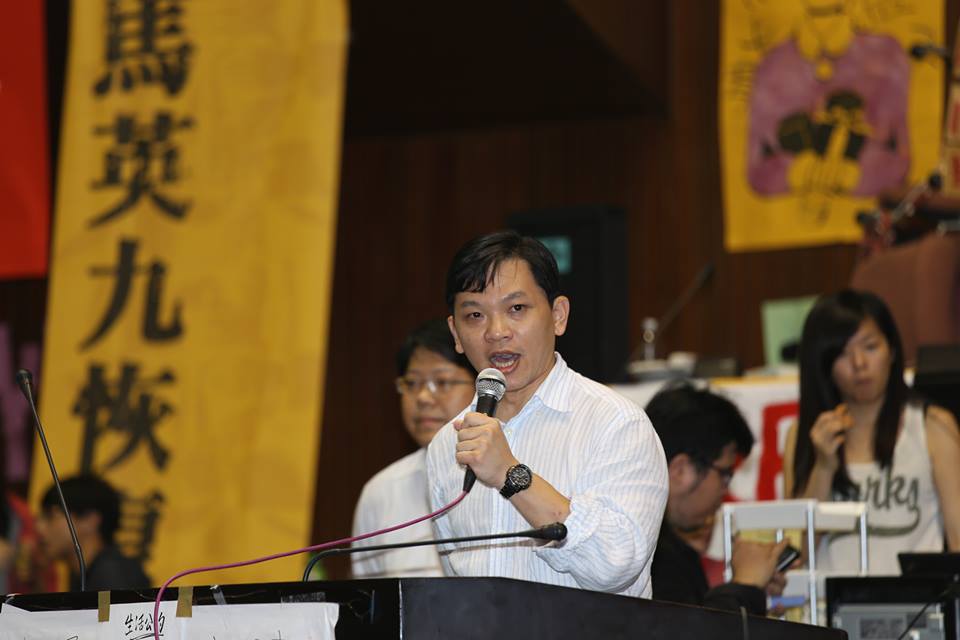 中研院法研所副研究員邱文聰指出，民間版《兩岸協定締結條例草案》已經獲得近百位學界老師連署支持，其中5大原則包括「公民能參與、資訊要公開、人權有保障、政府有義務、國會能監督」。圖2之2：林雨佑/攝