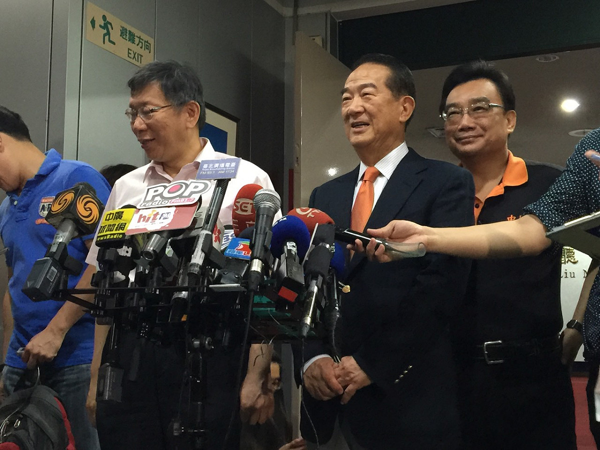 是否會出來參加2016總統大選？宋楚瑜16日在台北市政府專題演講後受訪時表示，會在8月份的時候出面跟社會大眾交代。圖：劉奕霆/攝