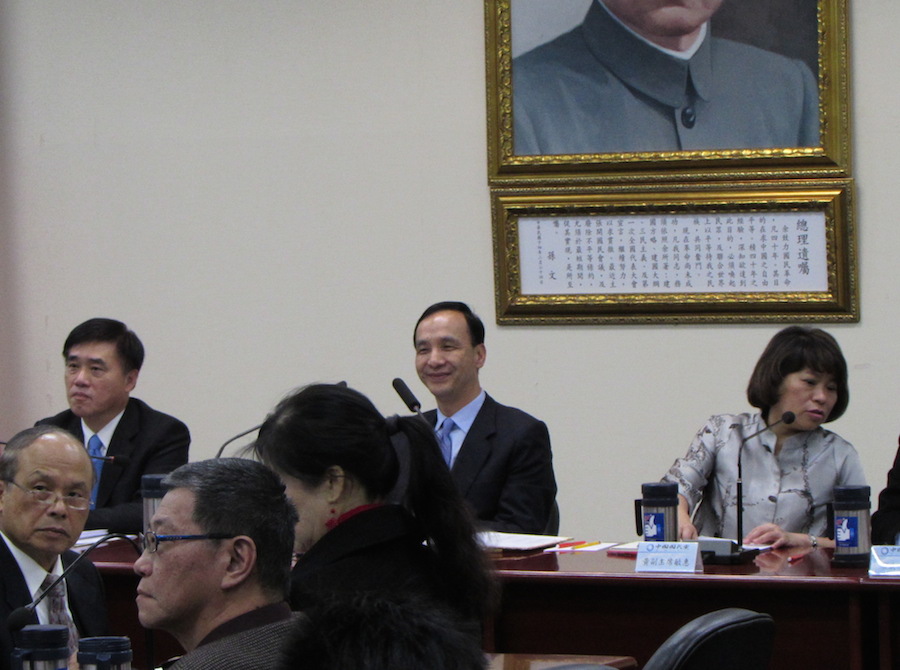 國民黨新任主席朱立倫就職後，今(21)日首度主持中常會。圖：邱珮文/攝