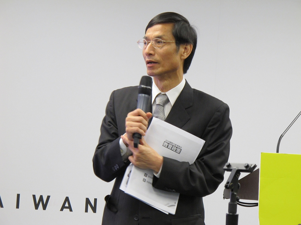 台大社工系教授、民進黨智庫社會群顧問林萬億4日說明民進黨教育政策。圖：林朝億/攝