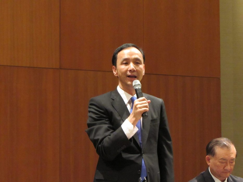 國民黨主席朱立倫(圖)計劃發動立委立法管制網路，管仁健認為，這會限縮言論自由，讓我們這些戒嚴時代被國民黨鷹犬凌虐過的文史工作者抓狂。圖：新頭殼資料照片