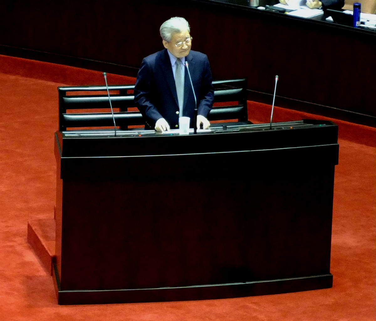 行政院長毛治國今(31)晚備詢時坦承，我國推動參與亞洲基礎設施投資銀行(亞投行)，並沒有向黨主席朱立倫報告。圖：翁嫆琄/攝
