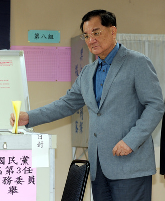 連戰30日照原訂計畫搭機赴中國，將參加北京九三閱兵典禮。圖：中央社資料照片